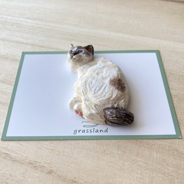 洋館の令嬢(木彫りの猫のブローチ） | iichi 日々の暮らしを心地よく