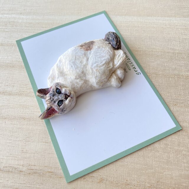 洋館の令嬢(木彫りの猫のブローチ） | iichi 日々の暮らしを心地よく