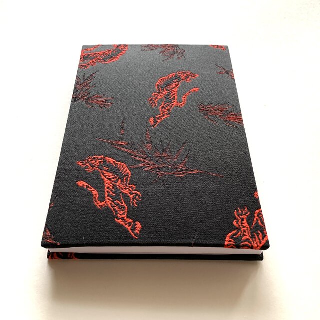 虎〜毘沙門天』 金襴織物御朱印帳 B6大判サイズ 虎 寅 トラ 品格