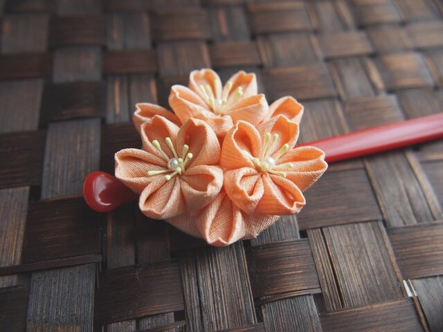 つまみ細工　春爛漫　豪華　枝垂れ桜　華やかな春を╰(*´︶`*)╯♡ つまみ細工☆春爛漫桜ブーケの1本挿しかんざし | iichi 日々の暮らし