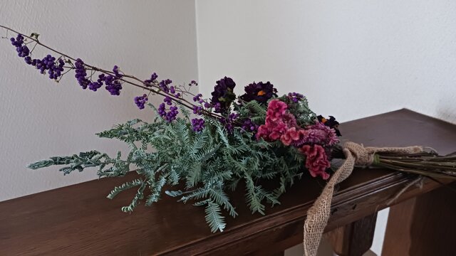 送料無料)ドライフラワーリース 秋のお花の、 | iichi 日々の暮らしを