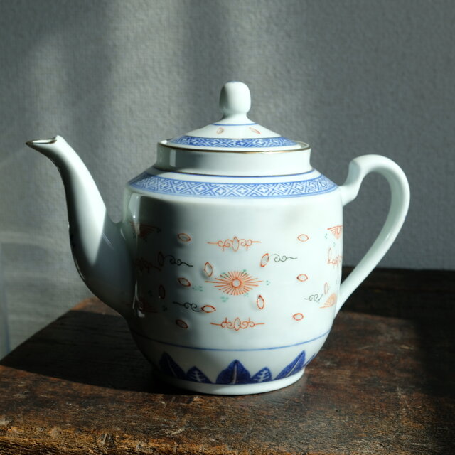 チャイナレトロで可愛い◇中国景徳鎮　蛍焼　赤絵金彩急須　花文様　茶器　シノワズリ　#2