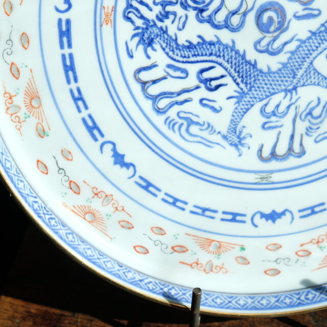 チャイナレトロで可愛い◇見込みに龍。中国景徳鎮 蛍焼赤絵金彩大皿
