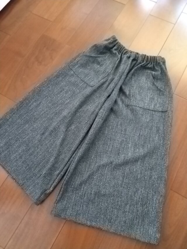 グレーヘリンボーン柄のガウチョパンツ