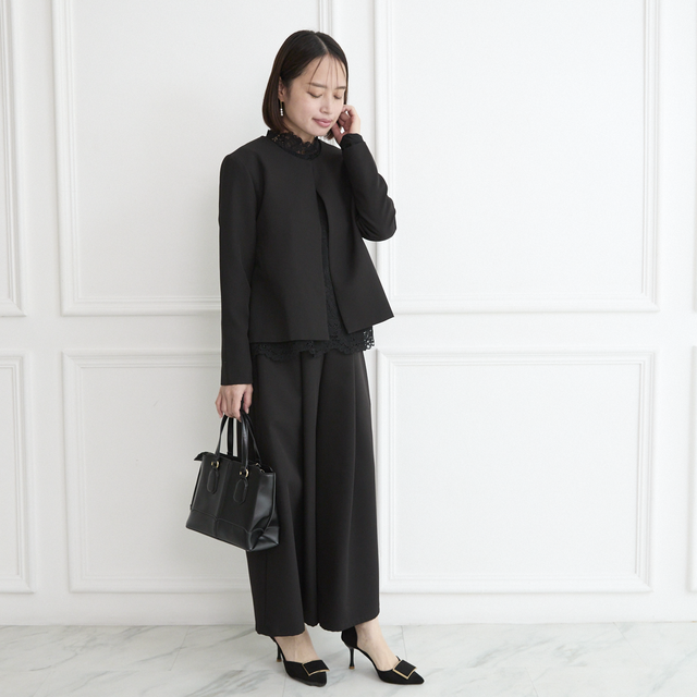 【新品タグ付き】AKIKO OGAWA ノーカラージャケット 黒白 38 新品タグ付き】AKIKO OGAWA ノーカラージャケット 黒白 38 AKIKO OGAWA