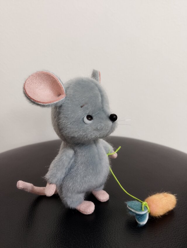 ハンドメイド* ぬいぐるみ*ねずみちゃんとにんじん*グレー にんじん運びビーバー＊ 羊毛フェルト ハンドメイド ドールハウス