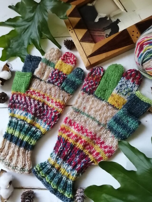 春を待つ〜オパール毛糸のスマホ対応５本指手袋