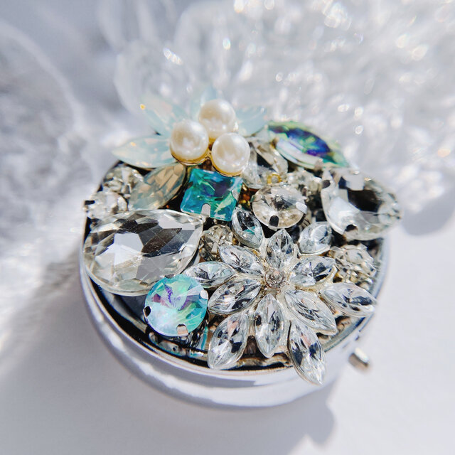 ヴィクトリア朝時代 切子ガラスのピルケース ヴィクトリア朝時代 切子ガラスのピルケース ヴィクトリア朝時代