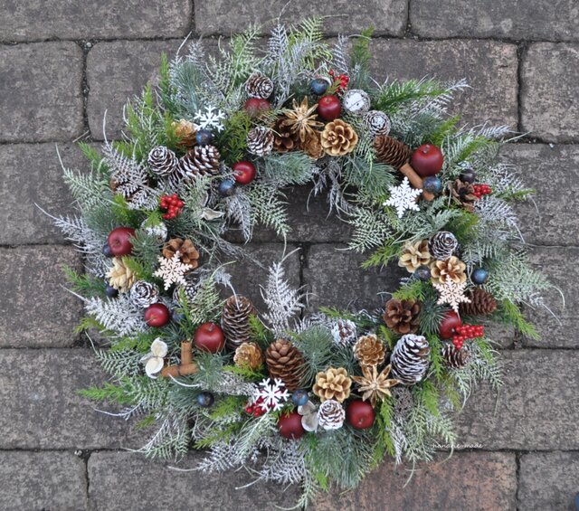コニファーと木の実のリース ChristmasWreath コニファーと木の実のリース ChristmasWreath