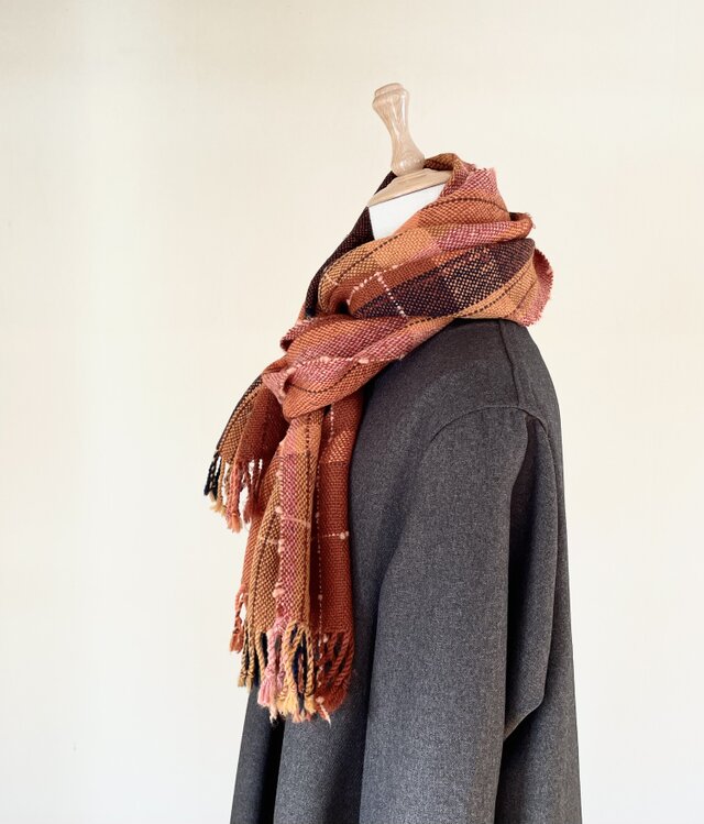 インド　ラジャスタン　手刺繍　ストール　オレンジ　手仕事　大判　ウール100% 手刺繍ストールほか、おしゃれ小物がそろいます 贈り物や自分へのご