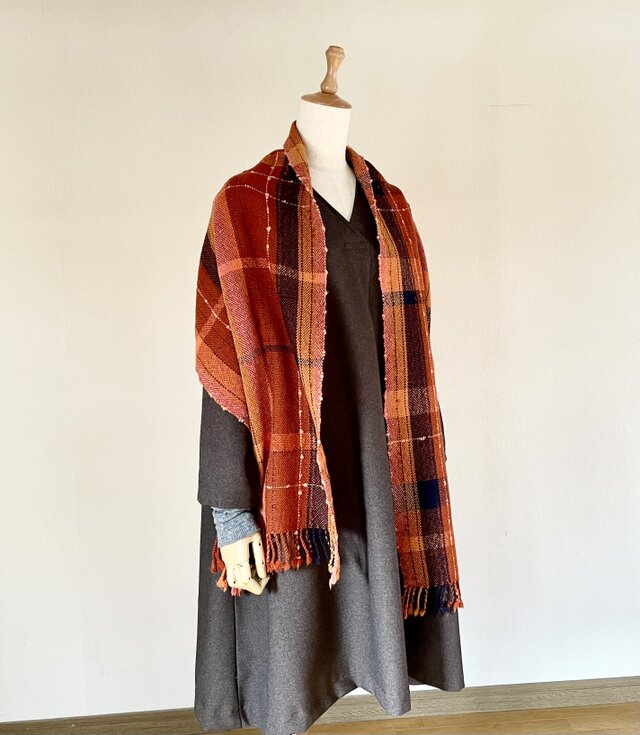 インド　ラジャスタン　手刺繍　ストール　オレンジ　手仕事　大判　ウール100% 手刺繍ストールほか、おしゃれ小物がそろいます 贈り物や自分へのご