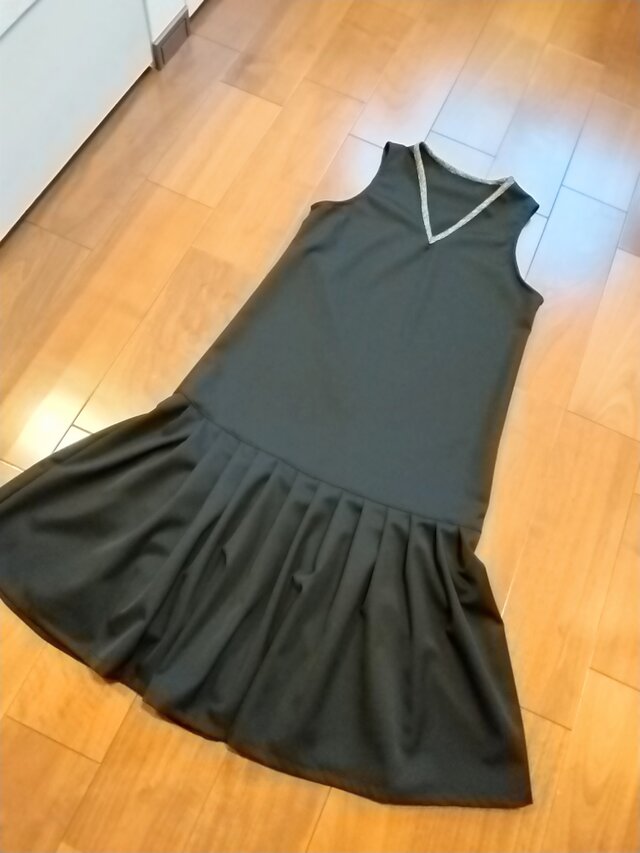 ブラックウールVネックプリーツジャンスカ