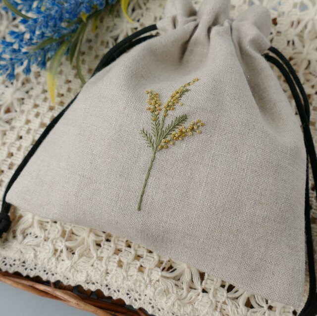 ミモザ＊リネンの手刺繍巾着ポーチ | iichi 日々の暮らしを心地よく