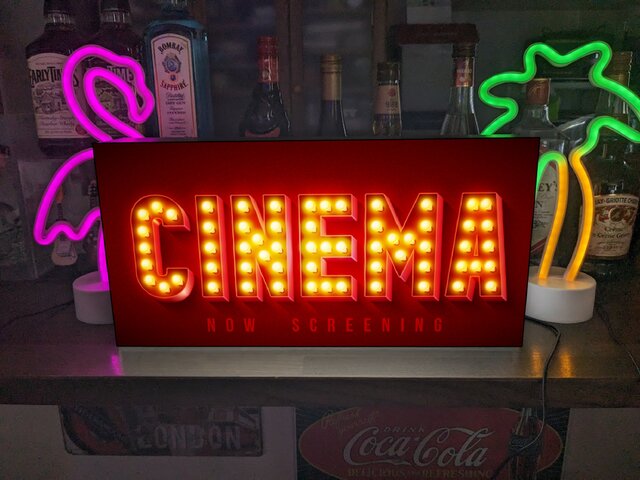 【Lサイズ】映画上映中 シネマ シアター 照明 看板 置物 雑貨 ライトBOX Amazon.co.jp: 上映中 映画 映画館 シネマ シアター シネコン