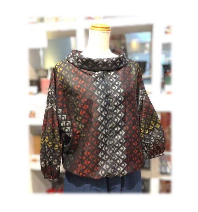 78　プルオーバーブラウス　ロールカラー　銘仙　鱗のような柄　レトロ　七分袖