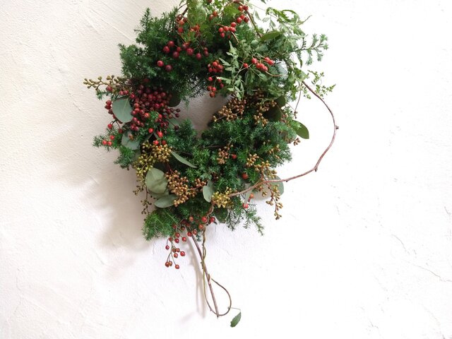 プロテアロビンとイノバラの実のクリスマスしめ縄 全長約48cm