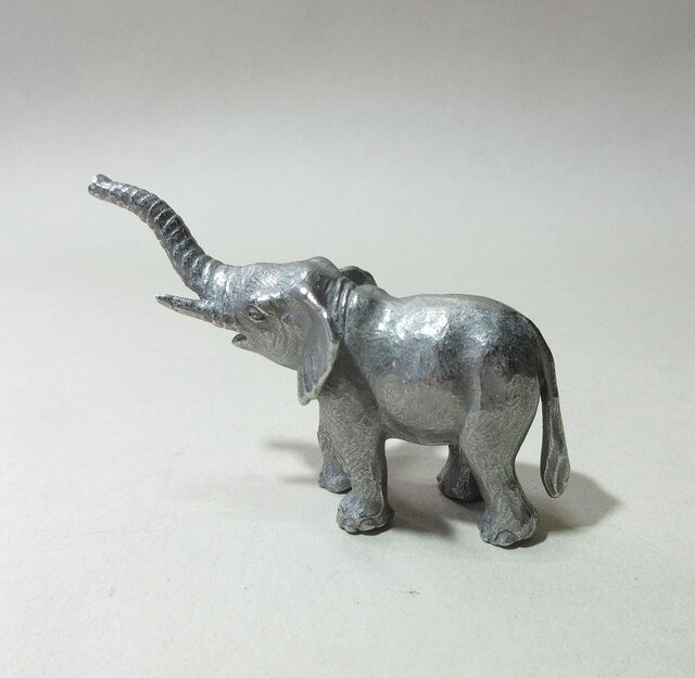 鼻上げ象2 | iichi 日々の暮らしを心地よくするハンドメイドや