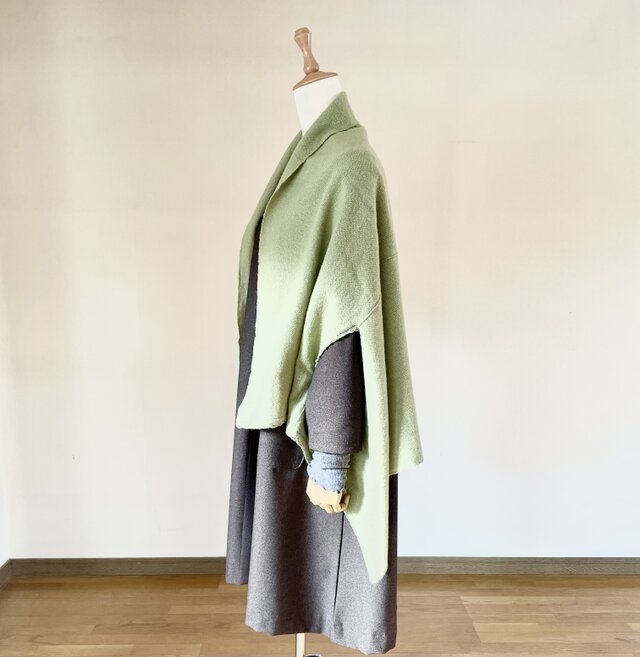 手織りの「着るストール」［うぐいす色］