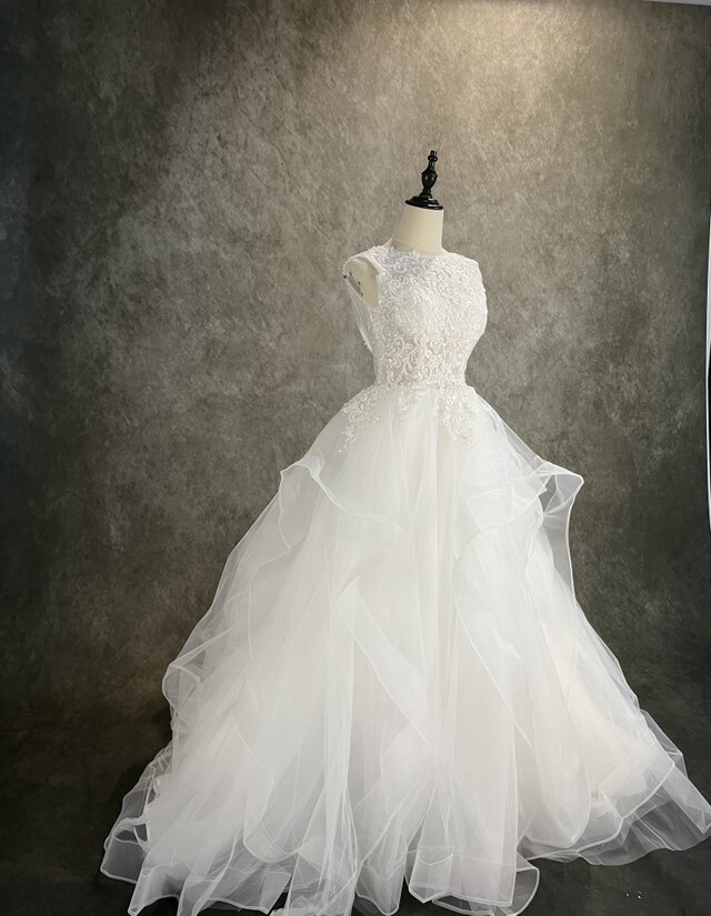 レディース豪華！ウェディングドレス キラキラ光る刺繍 ラウンドネック チュールスカート花嫁