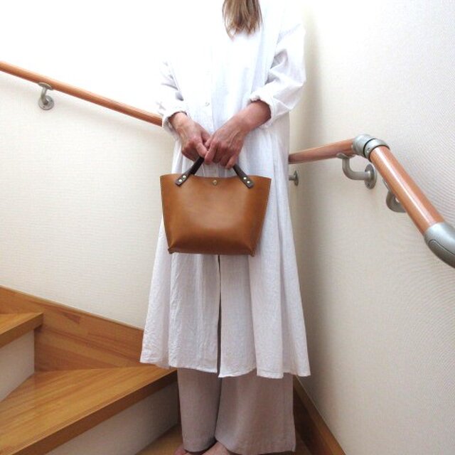 新サイズ♪《牛革》底マチワイド・キャメル・一枚革のミニトート・0511