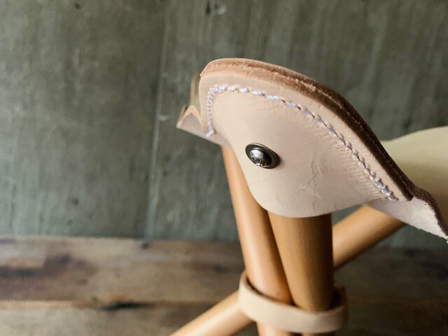 【焚き火チェア】エイジングヌメ basta_redskapet キャメル 中古 焚き火チェア（ヌメ革） | iichi 日々の暮らしを心地よくする