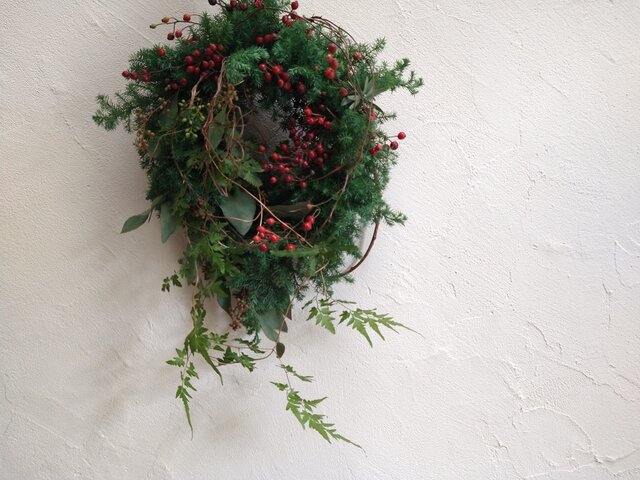 森のクリスマスリースー野ばらの実 | iichi 日々の暮らしを心地よく
