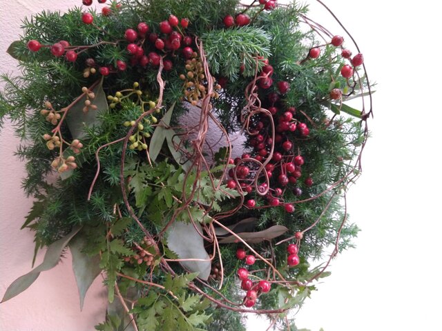 コットンと賑やかな森のクリスマスリース　シャリンバイ　野バラの実 コットンと賑やかな森のクリスマスリース シャリンバイ 野バラの実 森