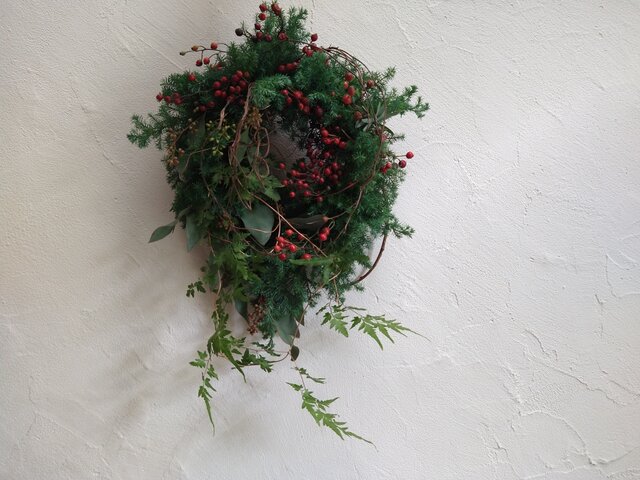森のクリスマスリースー野ばらの実 | iichi 日々の暮らしを心地よく