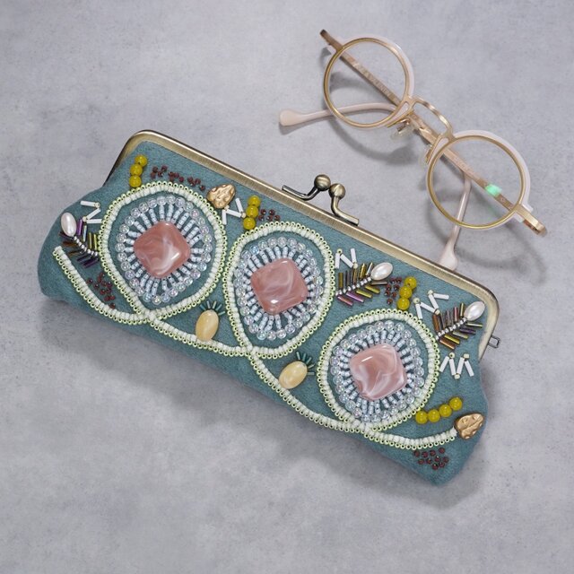 ビーズ刺繍の眼鏡ケース・ペンケースがま口 　スモークグリーン
