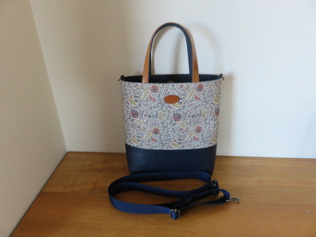 SALE リバティ ブラックフォレストと合皮を使った2WAYトート SALE リバティ ブラックフォレストと合皮を使った2WAYトート