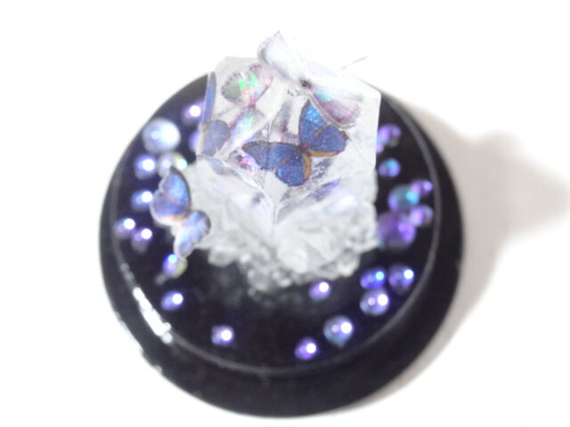 ガラスドーム付き エポキシ樹脂(レジン)製・クリスタルと