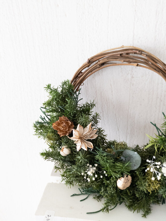 フサフサなコアラファンとナンキンハゼを紡いだシックなリース　クリスマス　リース フサフサなコアラファンとナンキンハゼを紡いだシックなリース