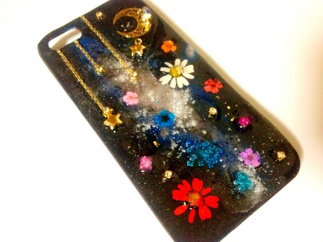 R様オーダー♪宇宙と花のIPHONE5/5sケースの画像1枚目