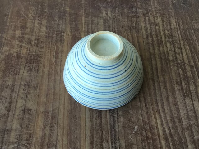 時代物青白いストライプの陶器の茶碗 時代物青白いストライプの陶器の茶碗 陶器製茶碗セット（青