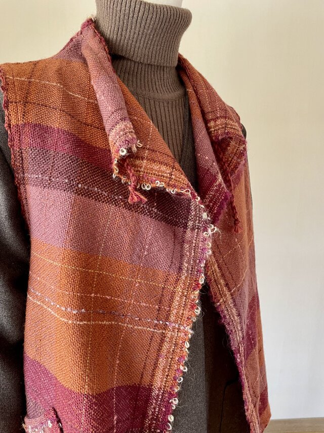 sale 10％OFF＞ 茶系のウール糸で織った手織りのトラピソイドベスト