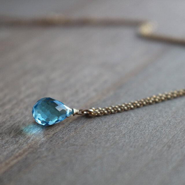 11月誕生石・スイスブルートパーズ＜ドロップ・ブリオレット＞のネックレス（K14GF）