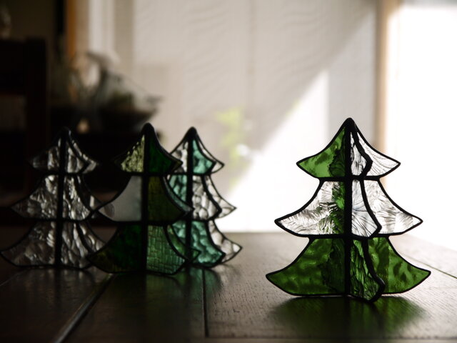 ステンドグラス クリスマスツリーb (モスグリーン) | iichi