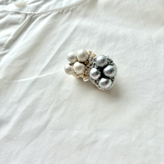 ちいさなブローチ　"twins"