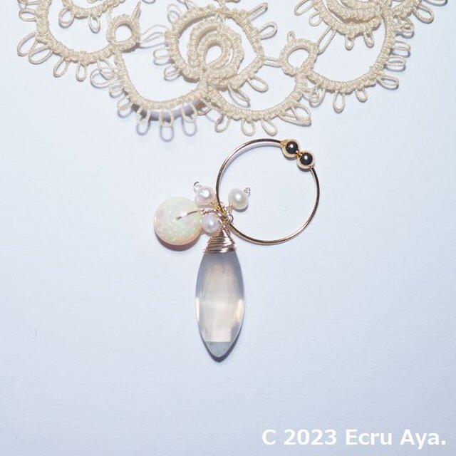 *ある寒い日に*ソーラークォーツと遊色のイヤーカフ