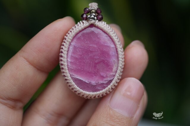 6つのオパールと大粒ルビーのマクラメネックレス 6つのオパールと大粒ルビーのマクラメネックレス