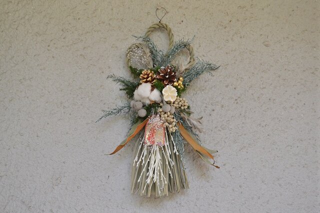 送料半額】3輪のしめ縄飾り＊玉竜 | iichi 日々の暮らしを心地よく