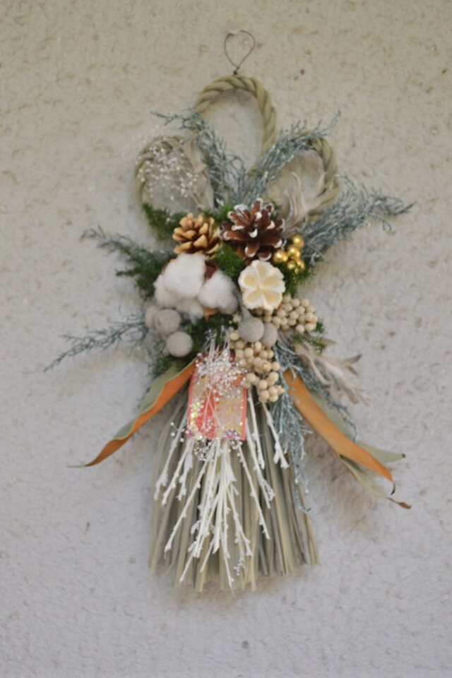 送料半額】3輪のしめ縄飾り＊玉竜 | iichi 日々の暮らしを心地よく