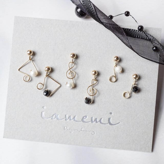 ピアス／イヤリング】「小さな音符」八分音符 淡水パール 白 天然石