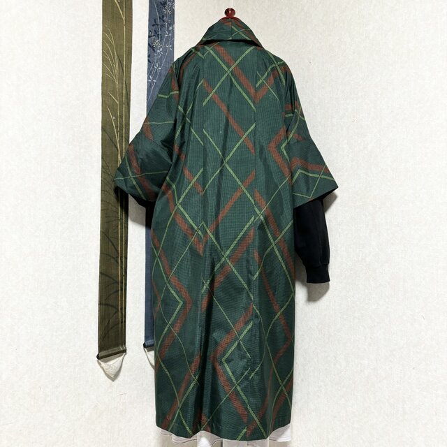 大島紬で作ったコート 冬芽 | iichi 日々の暮らしを心地よくする