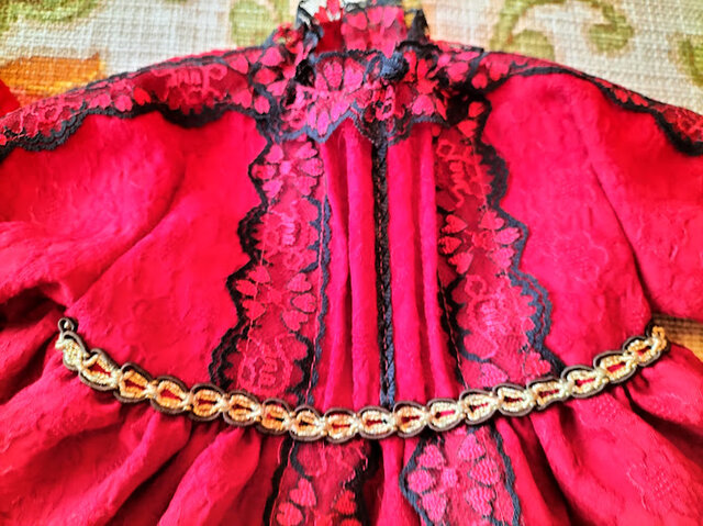 ドール背丈６７～７０ｃｍ用 赤い膨れ織りのドレスとボネ | iichi 日々 