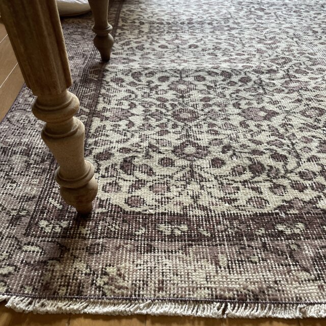 107×190 くすみラベンダー クリーム 草花サークル トルコヴィンテージラグ iichi 日々の暮らしを心地よくするハンドメイドや