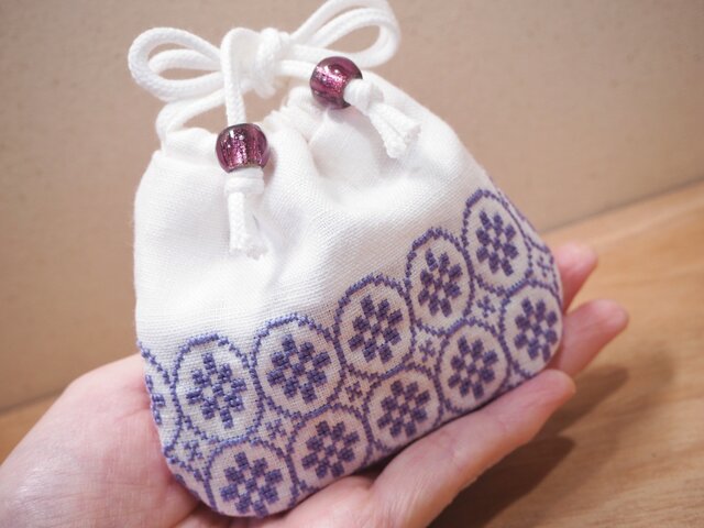 クロスステッチ 巾着『3』ポーチ | iichi 日々の暮らしを心地よくする