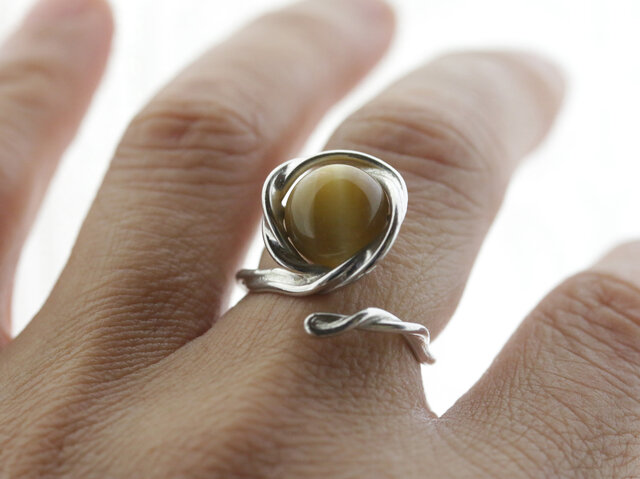 錫と天然石のオープンリング MINOLY ゴールデンタイガーアイ