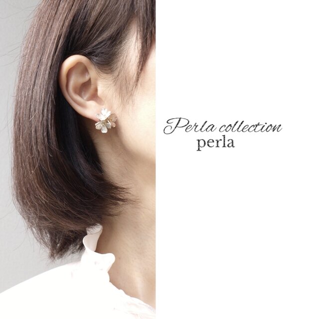 Lily” フローラ ブーケ” ピアス お花 ホワイト チタン | iichi 日々の