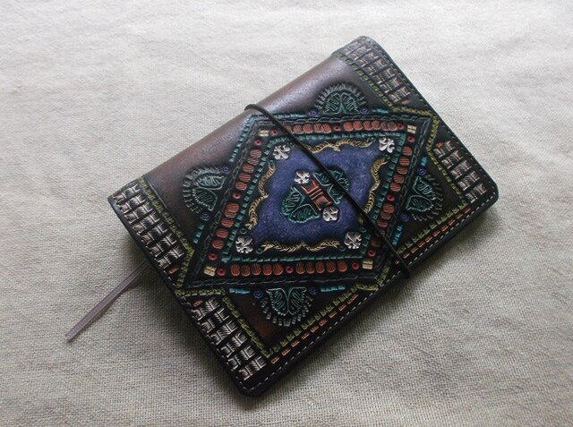 トラベラーズノートカバー　牛革、刻印＆拭き染め　カードポケット付き トラベラーズノートカバー 牛革、刻印＆拭き染め カードポケット付き